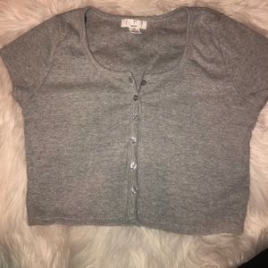 Gray ivy & main cropped shirt size medium